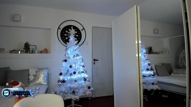 Gallery image thumbnail from Lilie's myfreecams stream on, 12/13/2024, 19:39 image 12 of 20