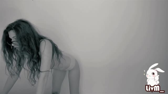 Gallery image thumbnail from LivM_'s myfreecams stream on, 03/15/2024, 08:31 image 7 of 20