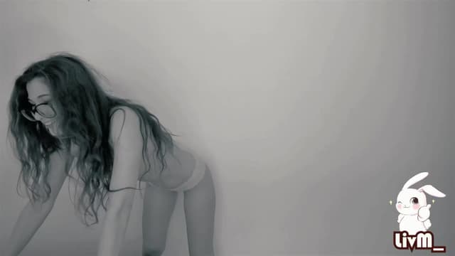 Gallery image thumbnail from LivM_'s myfreecams stream on, 03/15/2024, 08:31 image 6 of 20