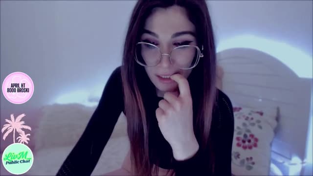 Gallery image thumbnail from LivM_'s myfreecams stream on, 04/22/2025, 09:13 image 18 of 20
