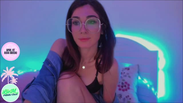 Gallery image thumbnail from LivM_'s myfreecams stream on, 04/26/2025, 08:48 image 18 of 20