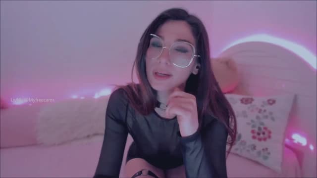 Gallery image thumbnail from LivM_'s myfreecams stream on, 05/12/2025, 07:04 image 8 of 20