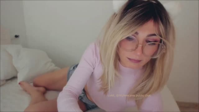 Gallery image thumbnail from LivM_'s myfreecams stream on, 10/29/2025, 08:49 image 8 of 20