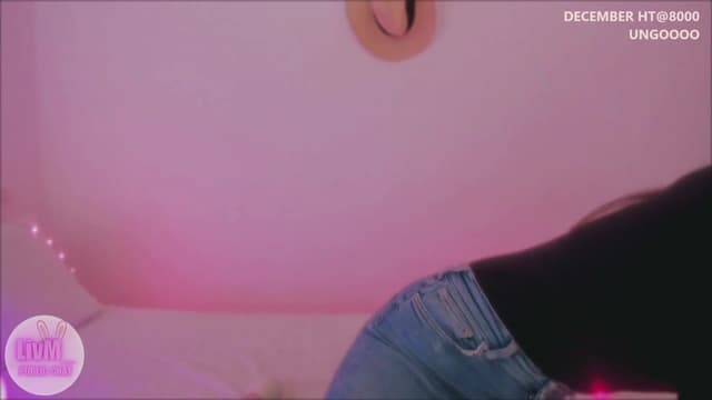 Gallery image thumbnail from LivM_'s myfreecams stream on, 12/18/2025, 09:05 image 17 of 20
