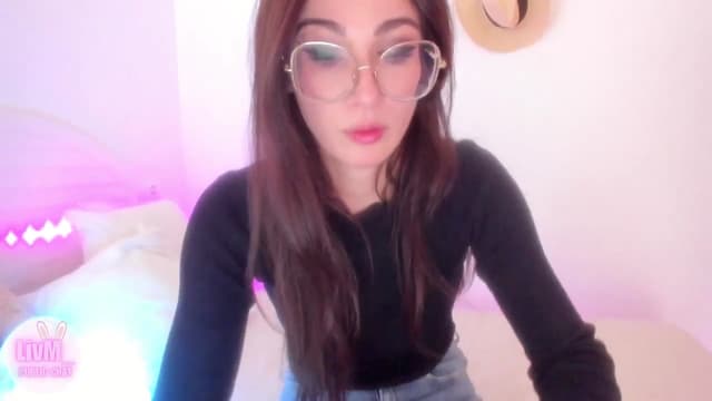 Gallery image thumbnail from LivM_'s myfreecams stream on, 02/01/2026, 11:09 image 16 of 20