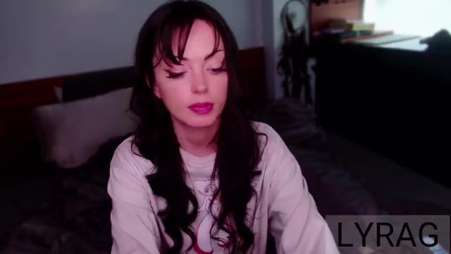 Gallery image thumbnail from LyraG's myfreecams stream on, 04/05/2025, 20:16 image 18 of 20