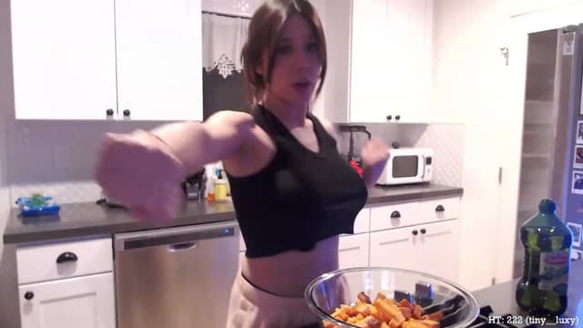 Gallery image thumbnail from Marie's myfreecams stream on, 04/05/2023, 05:13 image 14 of 20