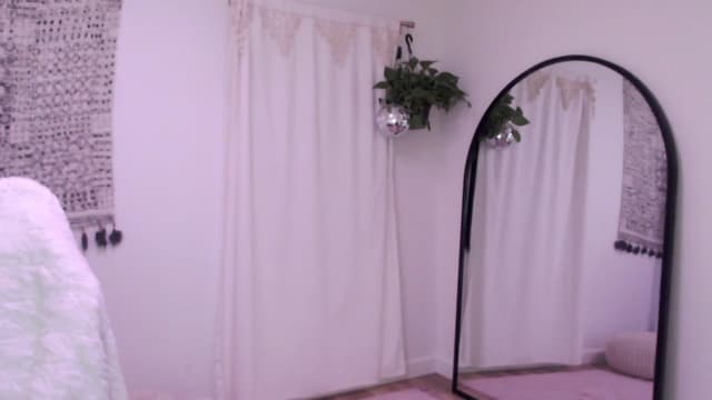 Gallery image thumbnail from Marie's myfreecams stream on, 04/12/2023, 04:03 image 11 of 20