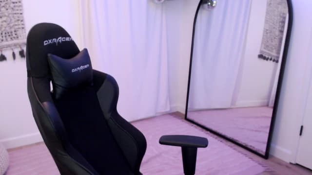 Gallery image thumbnail from Marie's myfreecams stream on, 04/18/2023, 05:41 image 8 of 20