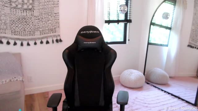 Gallery image thumbnail from Marie's myfreecams stream on, 04/20/2023, 03:21 image 1 of 20