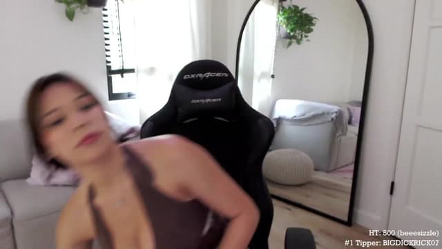 Gallery image thumbnail from Marie's myfreecams stream on, 06/09/2023, 24:06 image 7 of 20