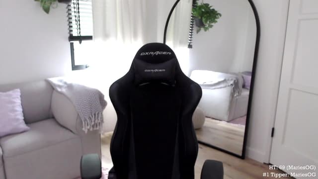 Gallery image thumbnail from Marie's myfreecams stream on, 06/09/2023, 21:49 image 2 of 20