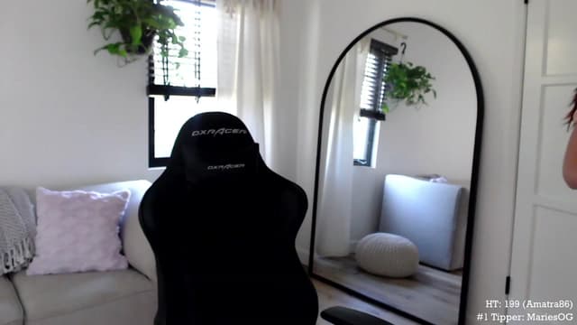 Gallery image thumbnail from Marie's myfreecams stream on, 08/04/2023, 24:45 image 8 of 20