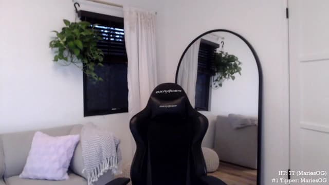 Gallery image thumbnail from Marie's myfreecams stream on, 10/04/2023, 02:48 image 4 of 20