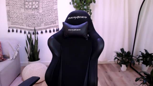 Gallery image thumbnail from Marie's myfreecams stream on, 06/28/2024, 24:06 image 7 of 20