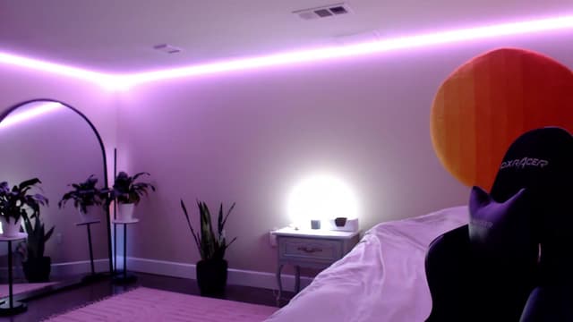 Gallery image thumbnail from Marie's myfreecams stream on, 12/06/2024, 01:02 image 16 of 20