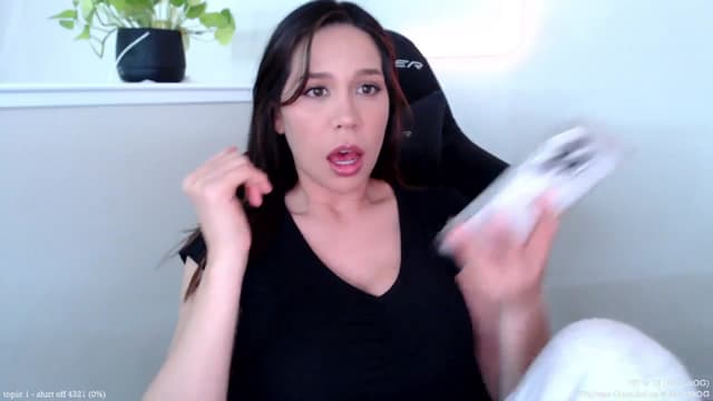 Gallery image thumbnail from Marie's myfreecams stream on, 04/02/2025, 21:47 image 3 of 20