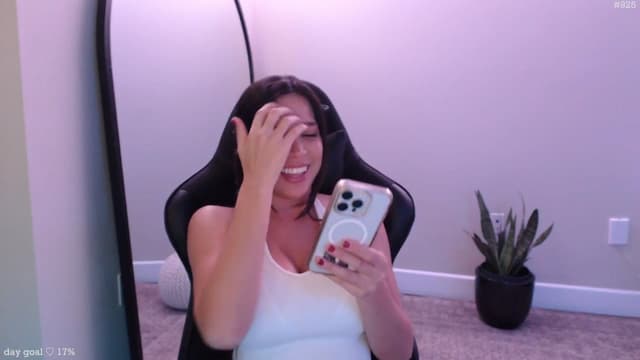 Gallery image thumbnail from Marie's myfreecams stream on, 12/23/2025, 24:30 image 5 of 20