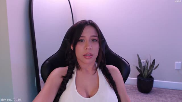 Gallery image thumbnail from Marie's myfreecams stream on, 12/23/2025, 24:30 image 15 of 20