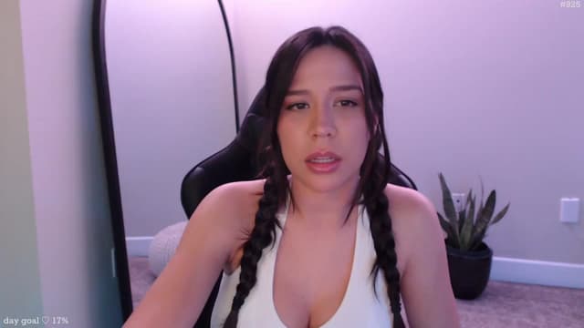 Gallery image thumbnail from Marie's myfreecams stream on, 12/23/2025, 24:30 image 11 of 20
