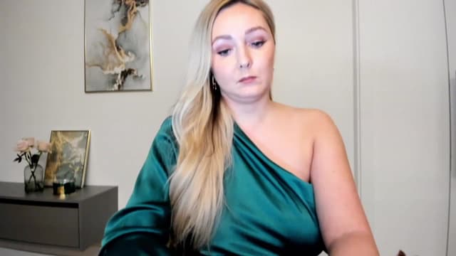 Gallery image thumbnail from Mi_Ha's myfreecams stream on, 11/21/2022, 14:48 image 14 of 20