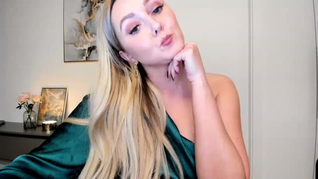 Gallery image thumbnail from Mi_Ha's myfreecams stream on, 11/21/2022, 23:29 image 15 of 20