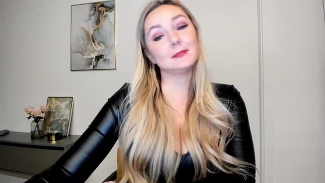 Gallery image thumbnail from Mi_Ha's myfreecams stream on, 11/22/2022, 17:29 image 7 of 20