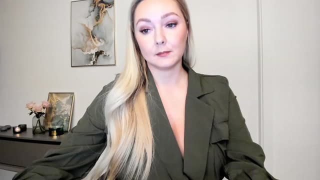 Gallery image thumbnail from Mi_Ha's myfreecams stream on, 11/23/2022, 16:23 image 6 of 20