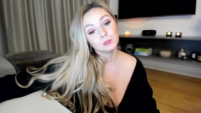 Gallery image thumbnail from Mi_Ha's myfreecams stream on, 12/01/2022, 15:55 image 7 of 20