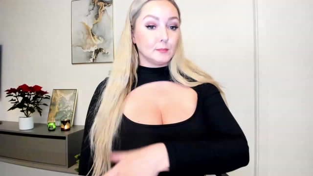 Gallery image thumbnail from Mi_Ha's myfreecams stream on, 12/05/2022, 15:30 image 15 of 20