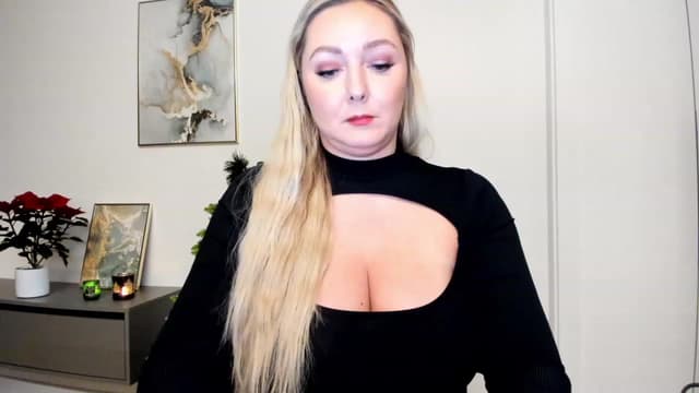 Gallery image thumbnail from Mi_Ha's myfreecams stream on, 12/05/2022, 16:15 image 19 of 20