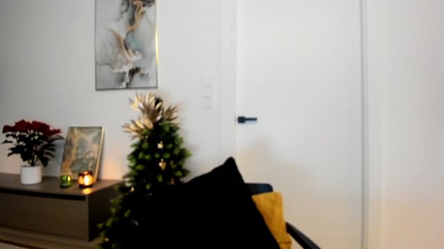 Gallery image thumbnail from Mi_Ha's myfreecams stream on, 12/06/2022, 23:24 image 9 of 20