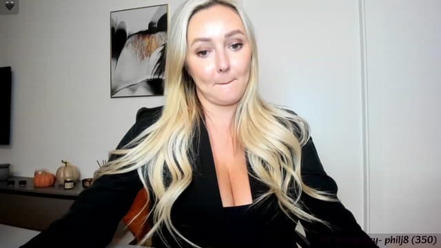 Gallery image thumbnail from Mi_Ha's myfreecams stream on, 11/04/2023, 16:23 image 4 of 20