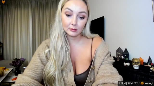 Gallery image thumbnail from Mi_Ha's myfreecams stream on, 10/23/2024, 12:19 image 6 of 20