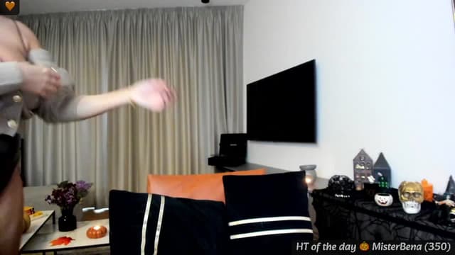 Gallery image thumbnail from Mi_Ha's myfreecams stream on, 10/23/2024, 17:02 image 4 of 20
