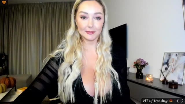 Gallery image thumbnail from Mi_Ha's myfreecams stream on, 11/08/2024, 14:37 image 1 of 20