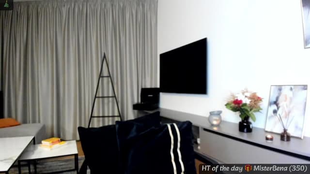 Gallery image thumbnail from Mi_Ha's myfreecams stream on, 12/06/2024, 16:22 image 14 of 20