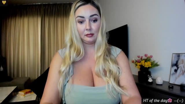 Gallery image thumbnail from Mi_Ha's myfreecams stream on, 04/16/2025, 17:31 image 3 of 20