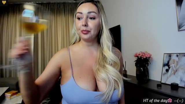 Gallery image thumbnail from Mi_Ha's myfreecams stream on, 04/28/2025, 13:14 image 14 of 20