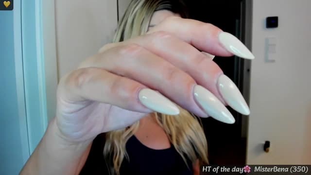 Gallery image thumbnail from Mi_Ha's myfreecams stream on, 05/21/2025, 23:14 image 15 of 20