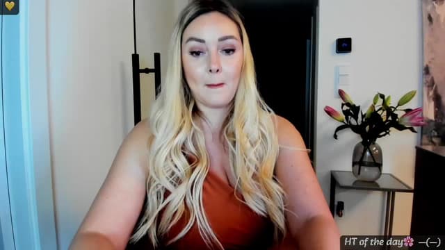 Gallery image thumbnail from Mi_Ha's myfreecams stream on, 05/25/2025, 13:59 image 5 of 20