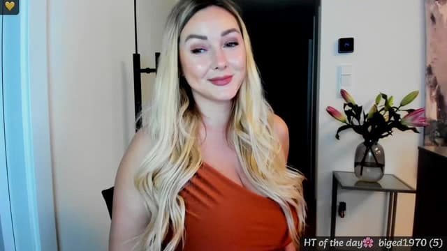 Gallery image thumbnail from Mi_Ha's myfreecams stream on, 05/25/2025, 13:59 image 7 of 20