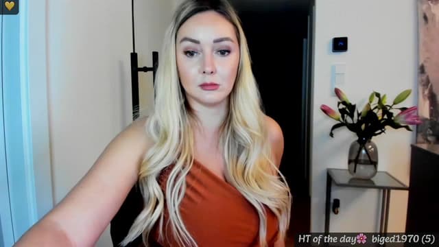 Gallery image thumbnail from Mi_Ha's myfreecams stream on, 05/25/2025, 13:59 image 9 of 20