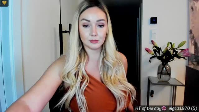 Gallery image thumbnail from Mi_Ha's myfreecams stream on, 05/25/2025, 13:59 image 11 of 20