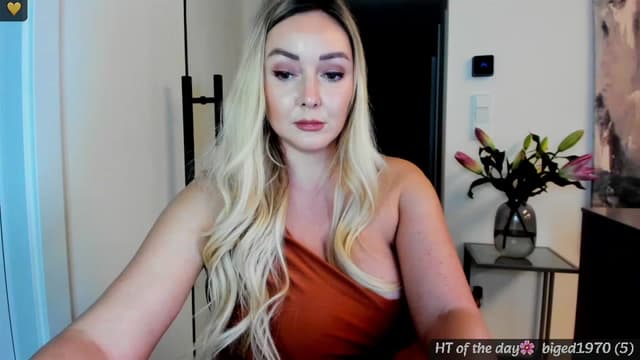 Gallery image thumbnail from Mi_Ha's myfreecams stream on, 05/25/2025, 14:15 image 19 of 20