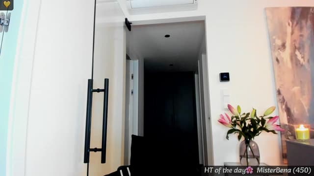 Gallery image thumbnail from Mi_Ha's myfreecams stream on, 05/26/2025, 15:49 image 18 of 20