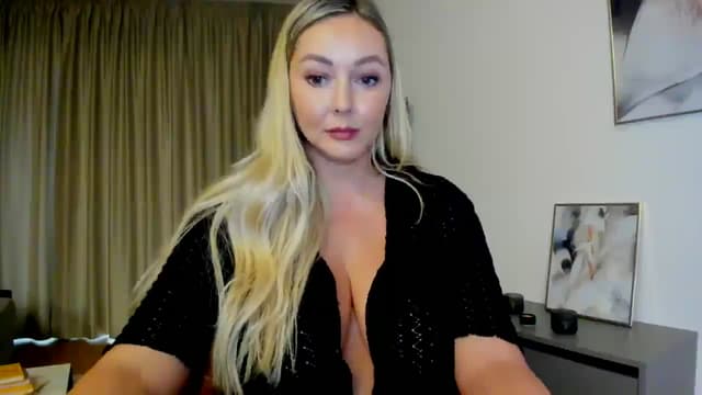 Gallery image thumbnail from Mi_Ha's myfreecams stream on, 07/08/2025, 16:20 image 15 of 20