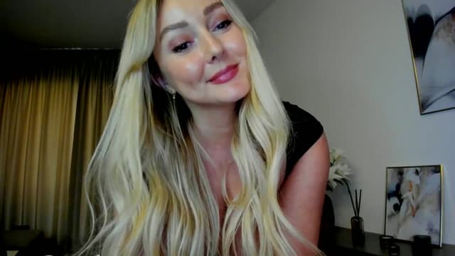 Gallery image thumbnail from Mi_Ha's myfreecams stream on, 07/19/2025, 16:21 image 15 of 20