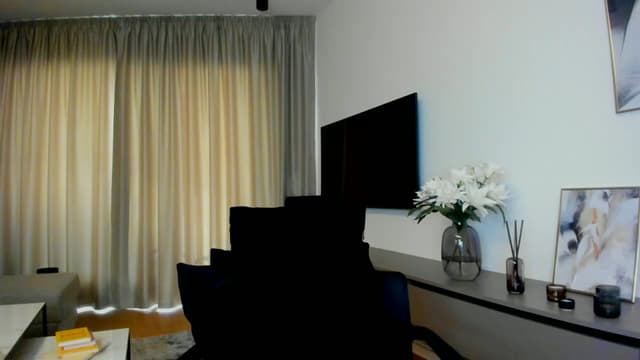 Gallery image thumbnail from Mi_Ha's myfreecams stream on, 07/19/2025, 16:21 image 4 of 20