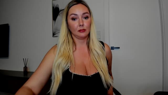 Gallery image thumbnail from Mi_Ha's myfreecams stream on, 08/28/2025, 20:50 image 7 of 20